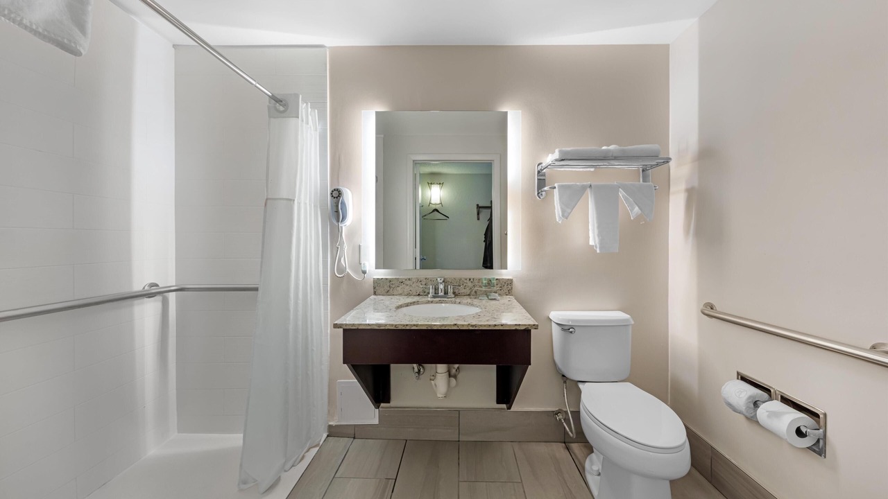 Photo of Bathroom in Clewiston