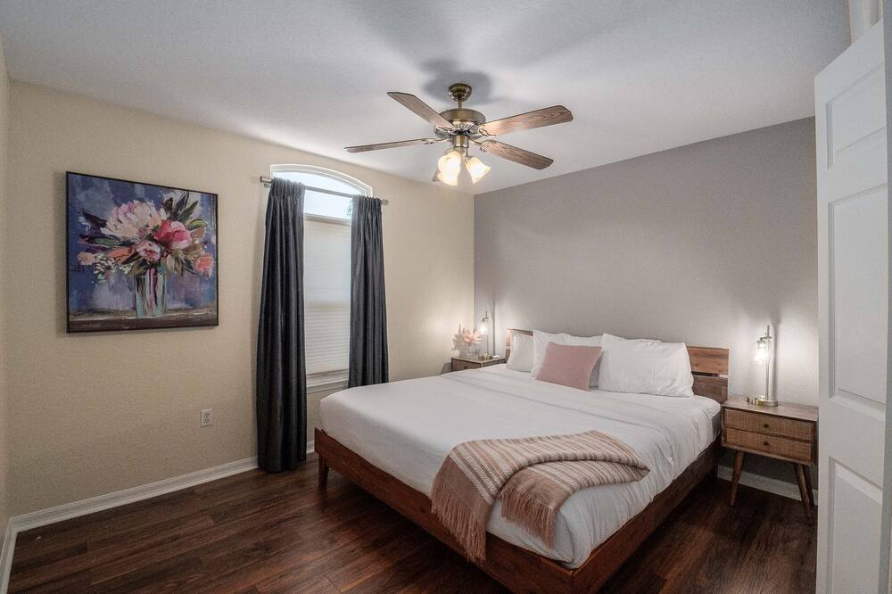 Photo of Bedroom in Auburndale