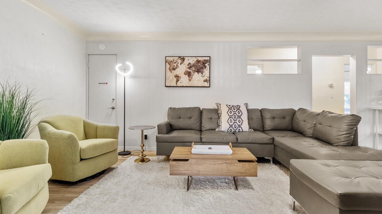 Photo of Livingroom in South Pinellas Community Council
