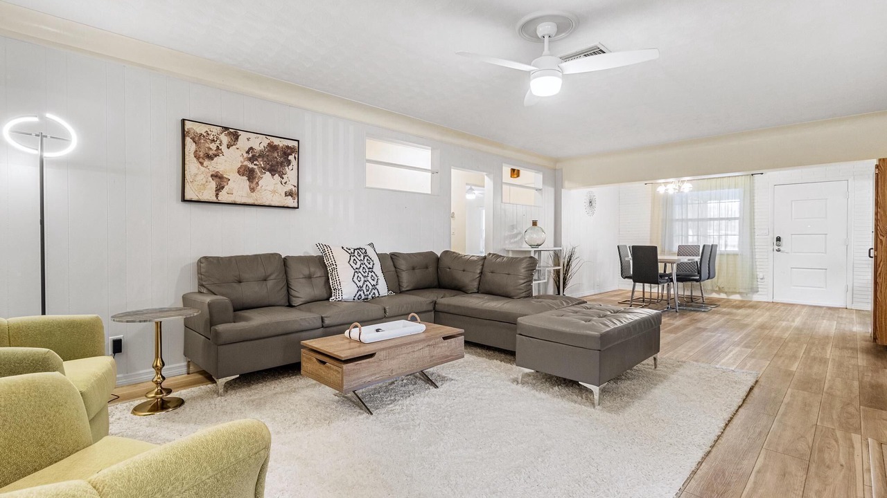 Photo of Livingroom in South Pinellas Community Council