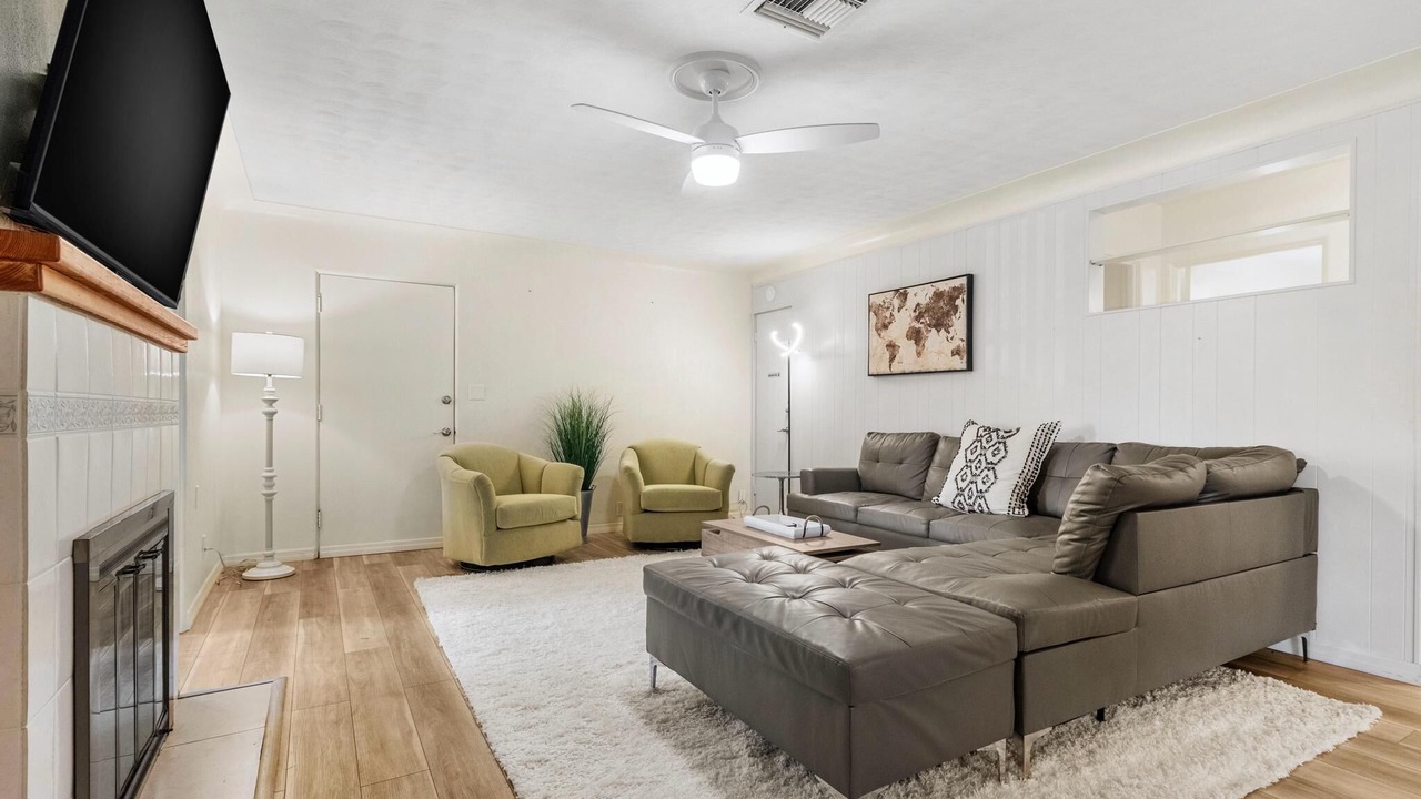 Photo of Livingroom in South Pinellas Community Council