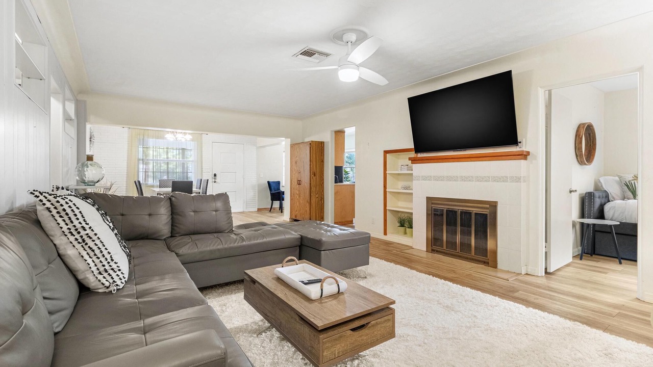 Photo of Livingroom in South Pinellas Community Council