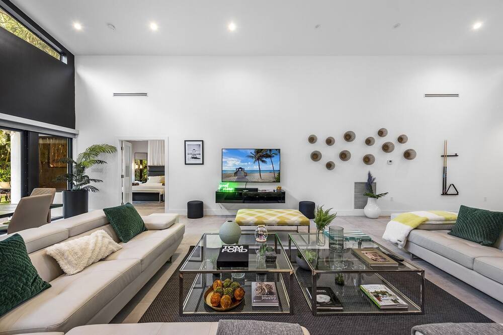Photo of Livingroom in Northeast Coconut Grove
