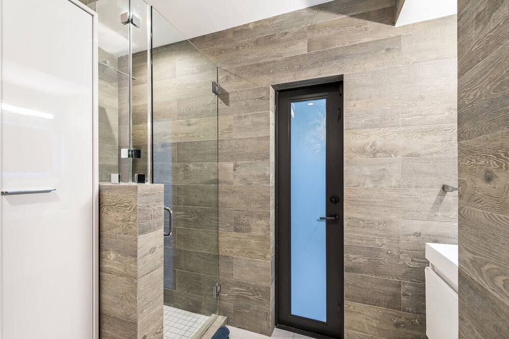 Photo of Bathroom in Northeast Coconut Grove