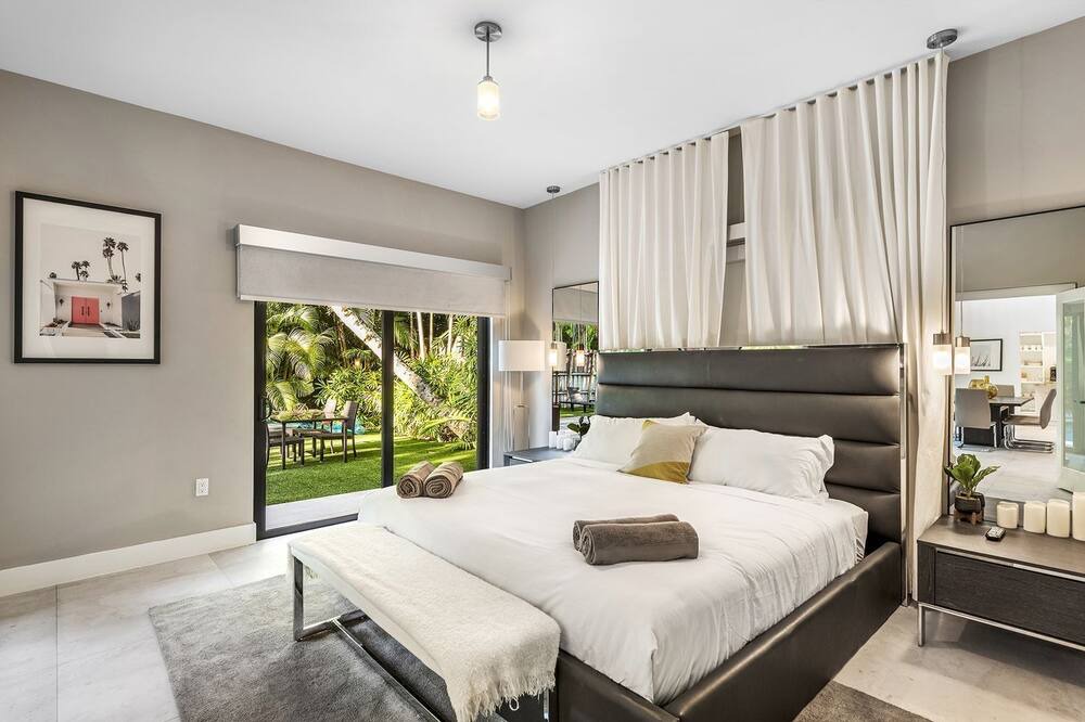 Photo of Bedroom in Northeast Coconut Grove
