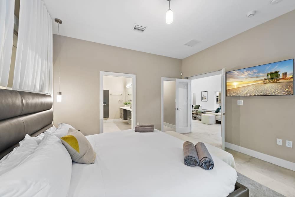 Photo of Bedroom in Northeast Coconut Grove