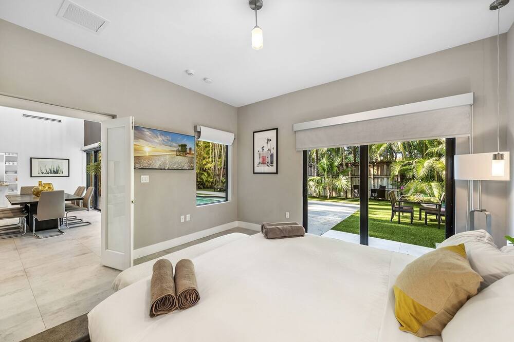 Photo of Bedroom in Northeast Coconut Grove