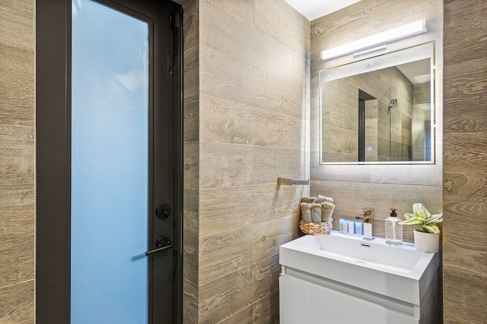 Photo of Bathroom in Northeast Coconut Grove