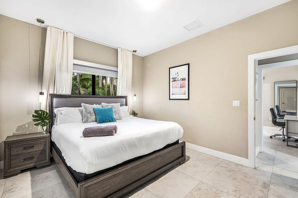 Photo of Bedroom in Northeast Coconut Grove