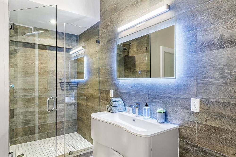Photo of Bathroom in Northeast Coconut Grove