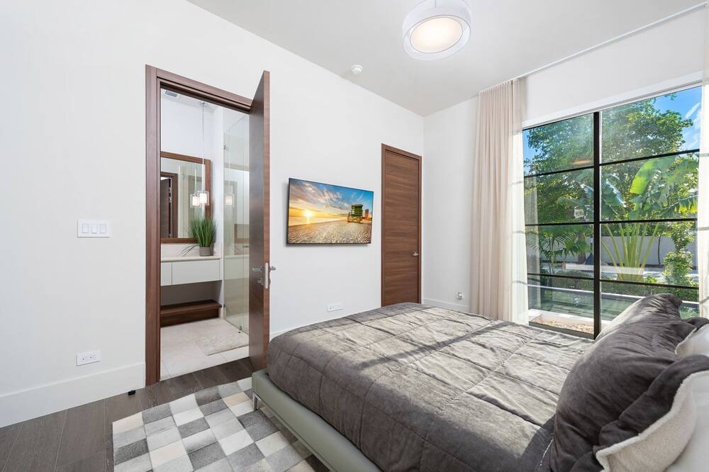 Photo of Bedroom in Northeast Miami