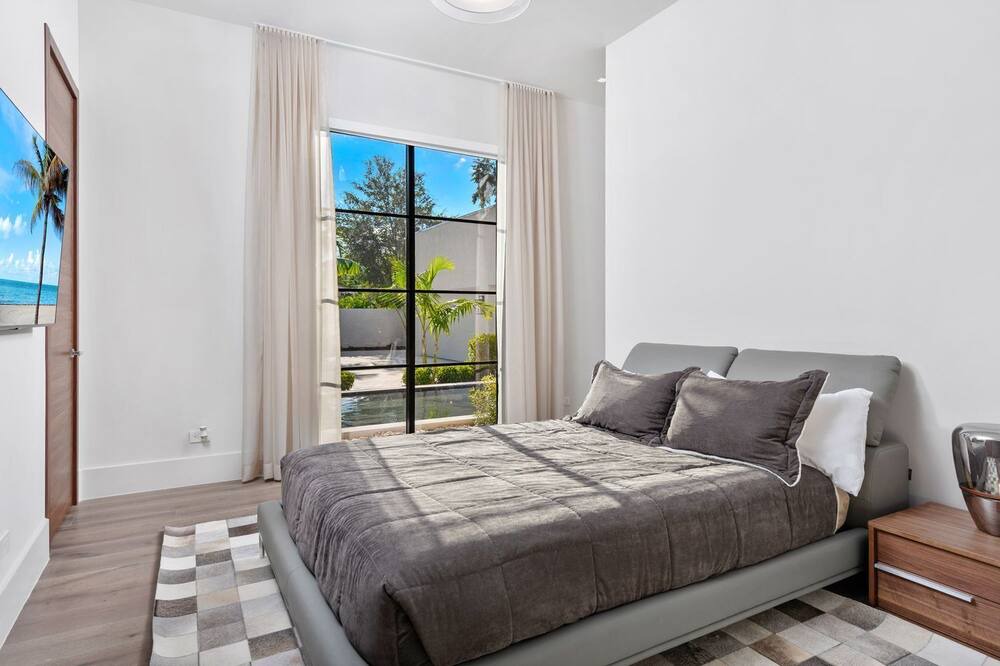 Photo of Bedroom in Northeast Miami