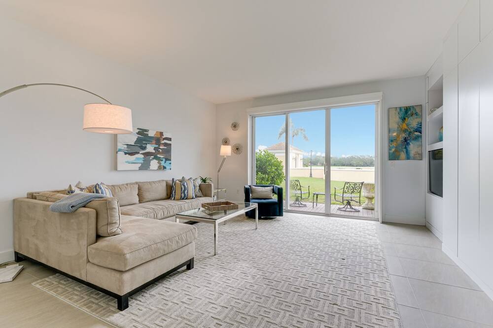 Photo of Livingroom in Osprey