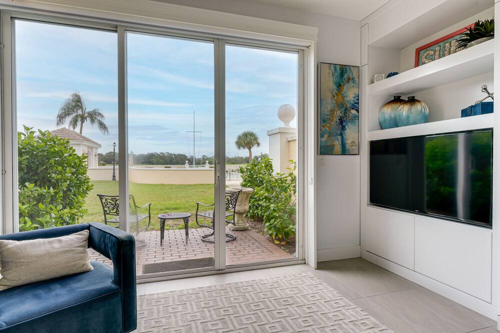 Photo of Livingroom in Osprey