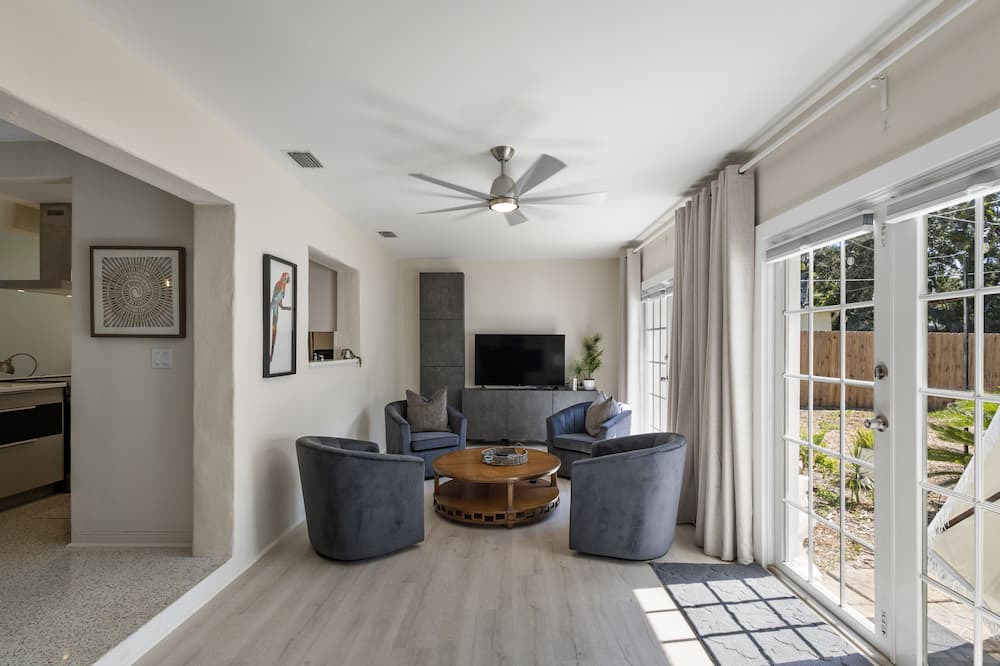 Photo of Livingroom in Pinellas Point