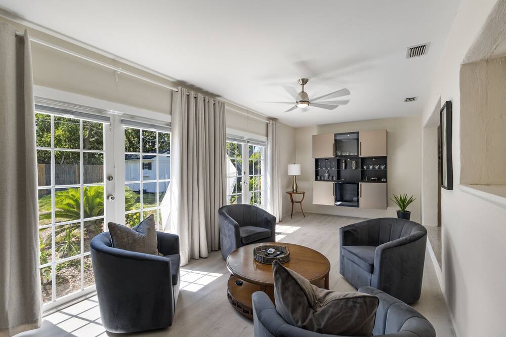 Photo of Livingroom in Pinellas Point