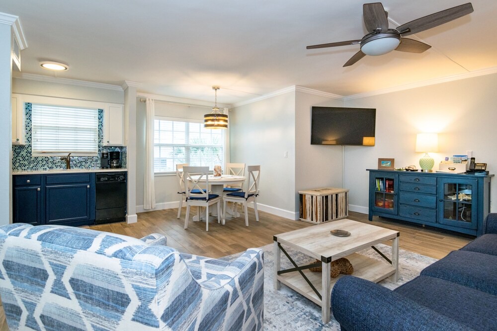 Photo of Livingroom in Holmes Beach