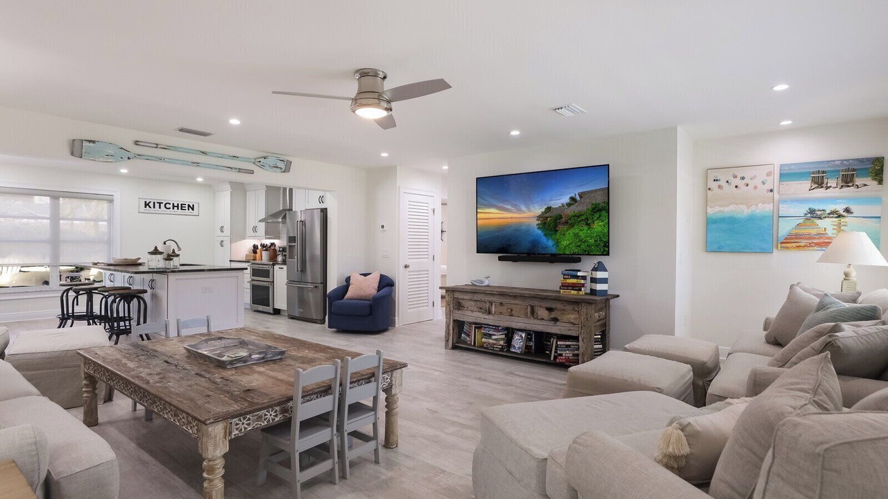 Photo of Livingroom in Holmes Beach