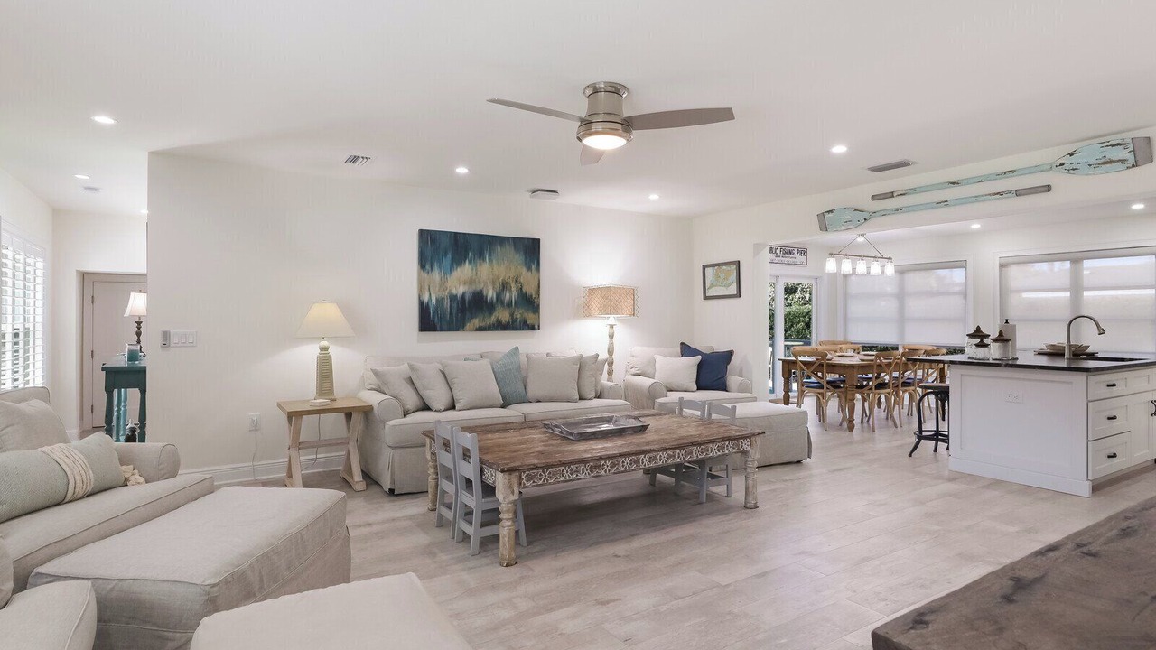 Photo of Livingroom in Holmes Beach