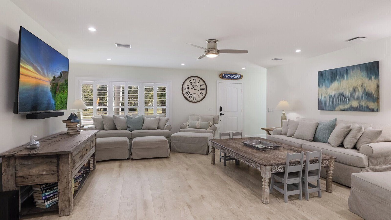 Photo of Livingroom in Holmes Beach