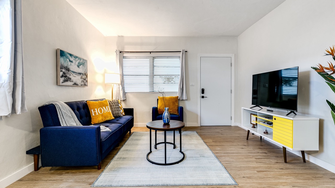Photo of Livingroom in Virginia Gardens