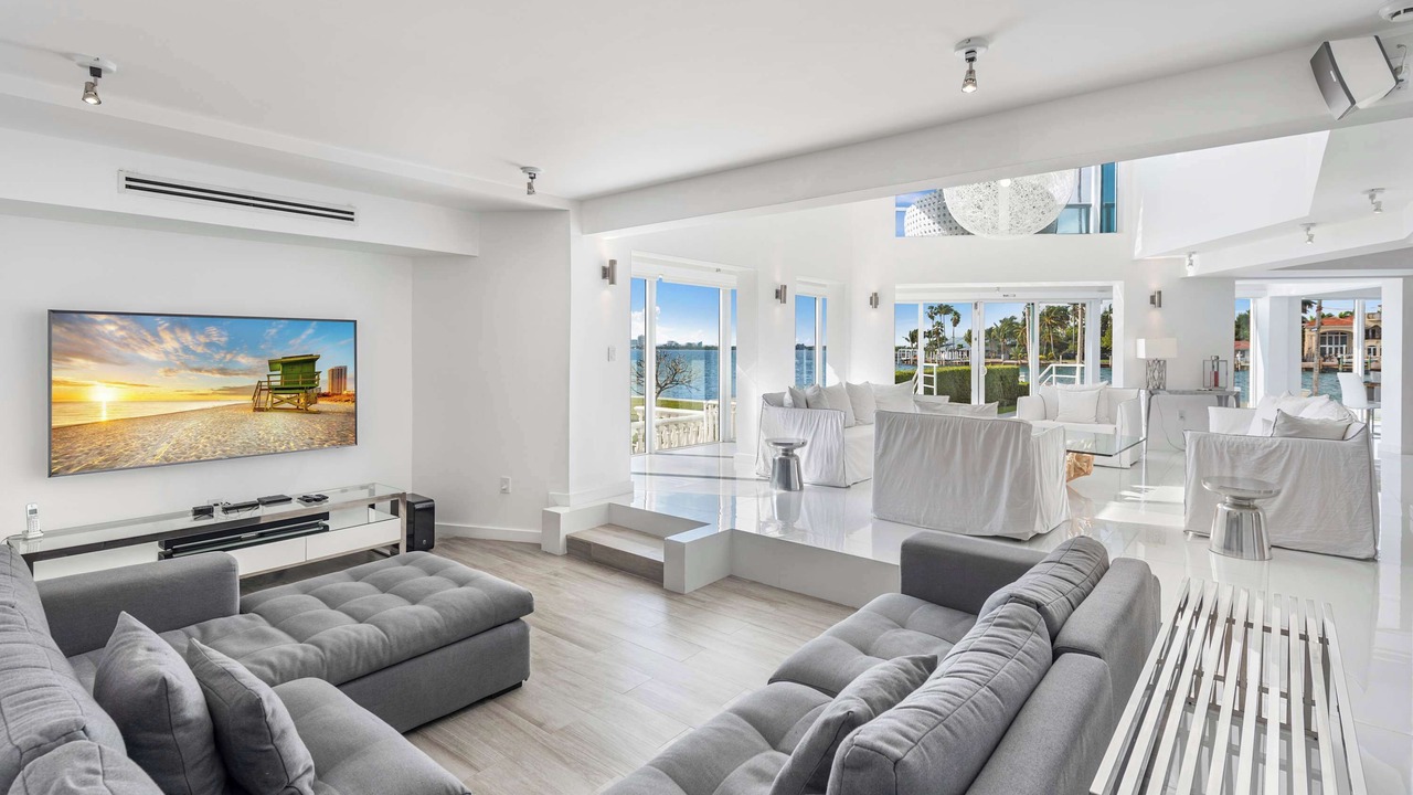 Photo of Livingroom in North Bay Village