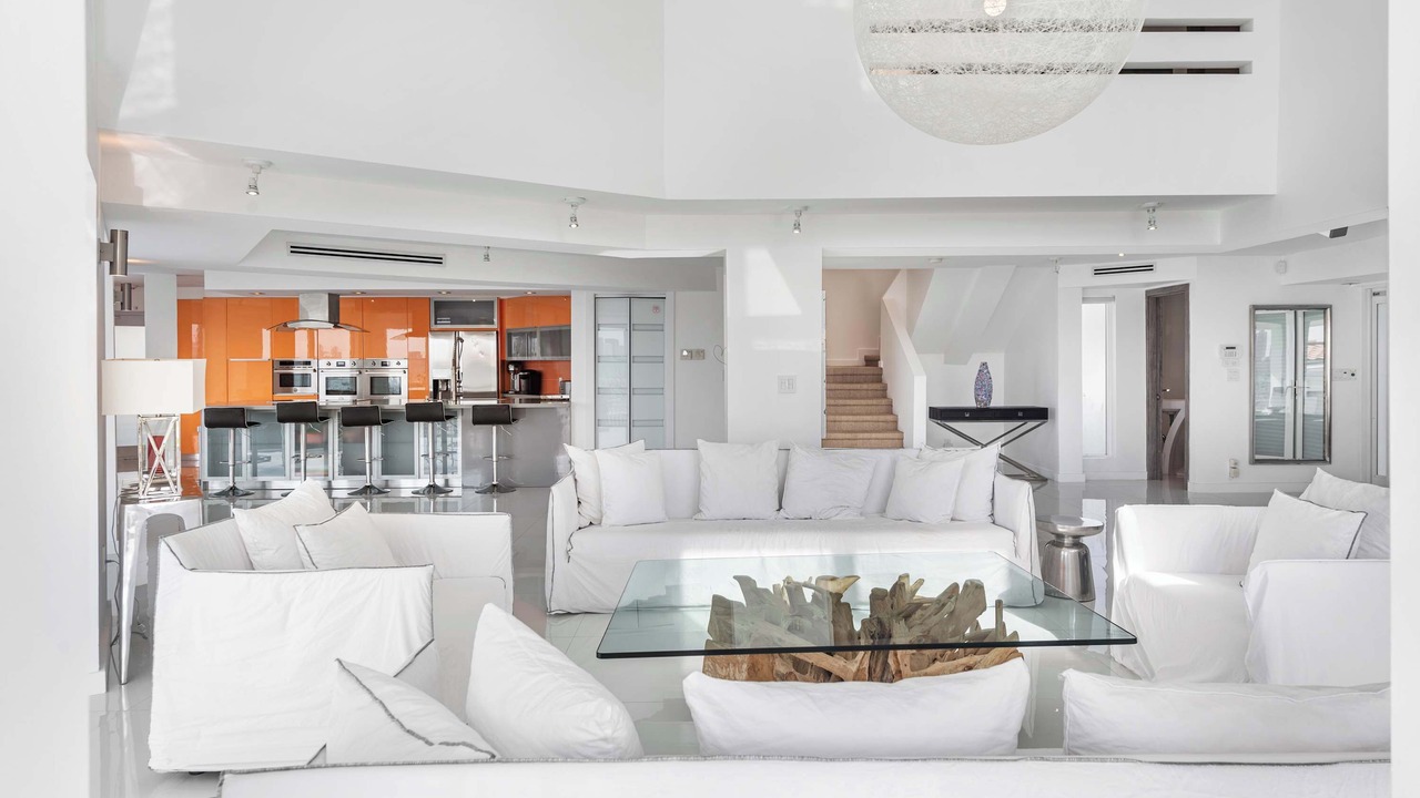 Photo of Livingroom in North Bay Village