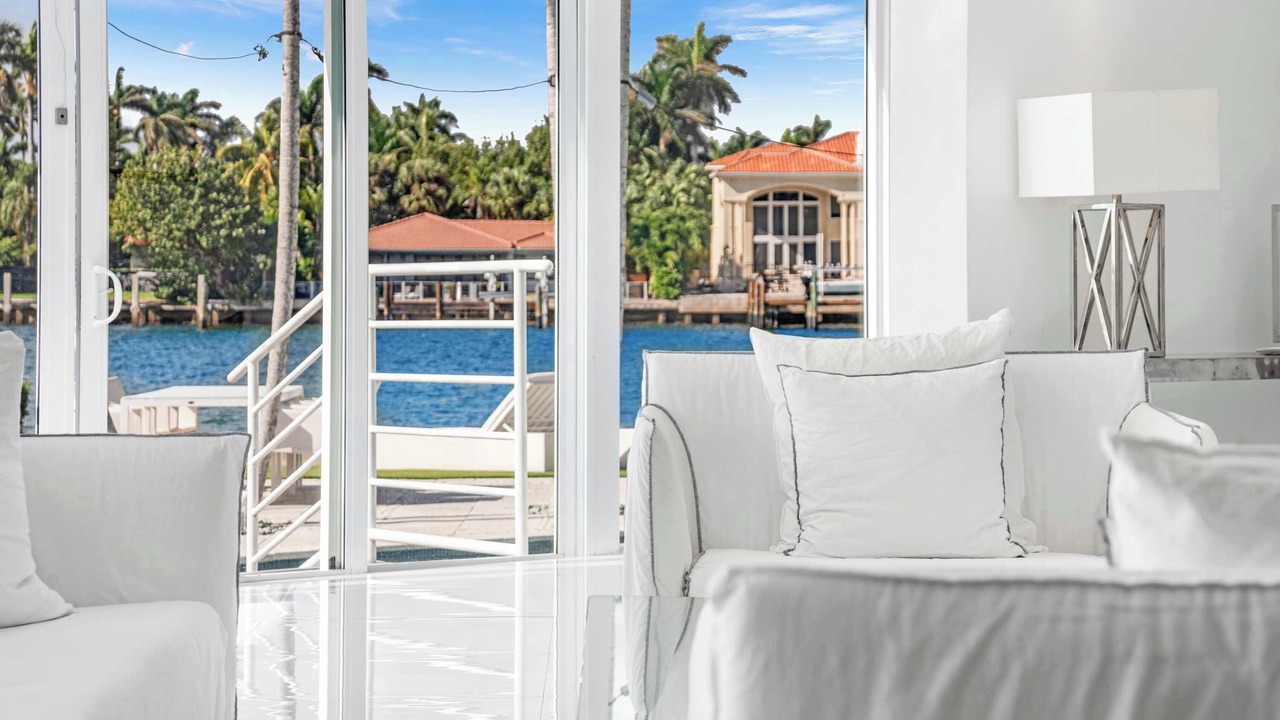 Photo of Livingroom in North Bay Village