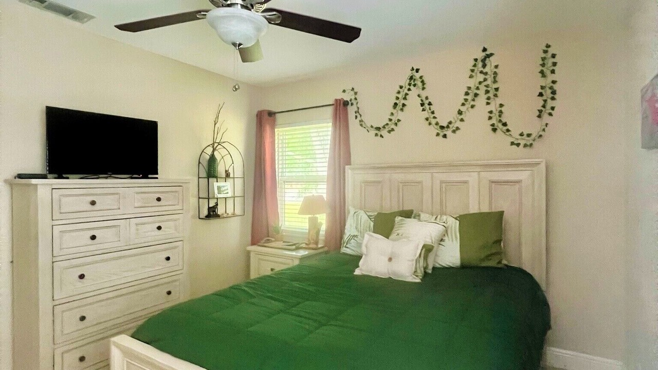 Photo of Bedroom in Naples Park
