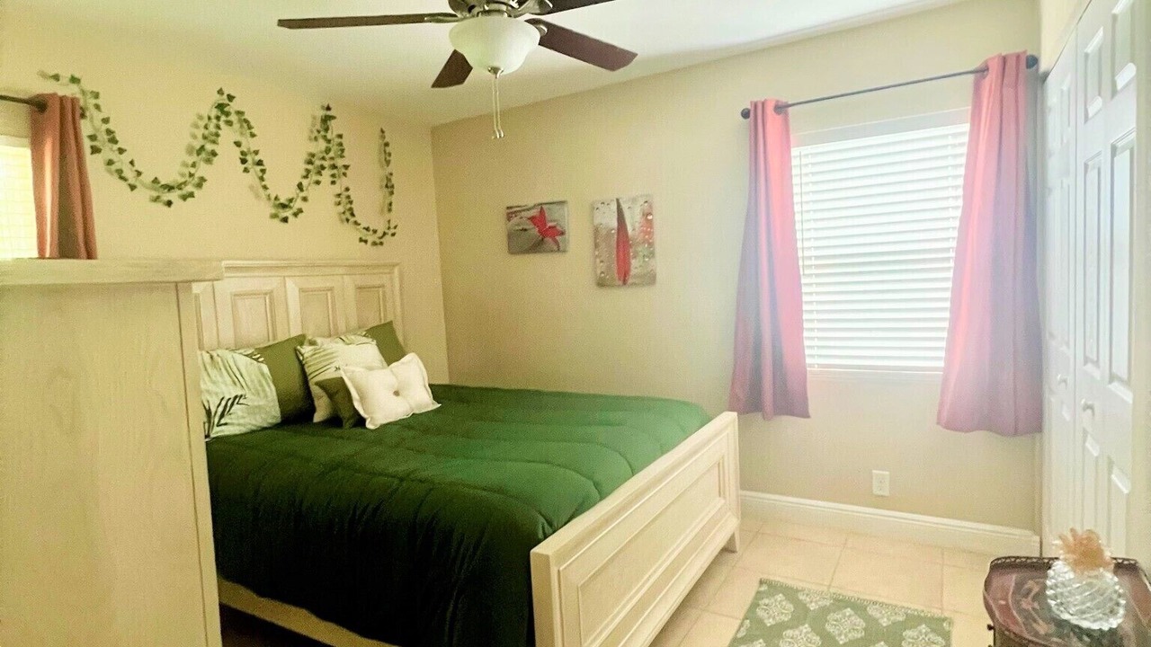 Photo of Bedroom in Naples Park