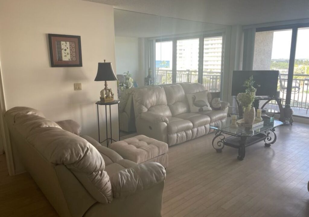 Photo of Livingroom in Singer Island