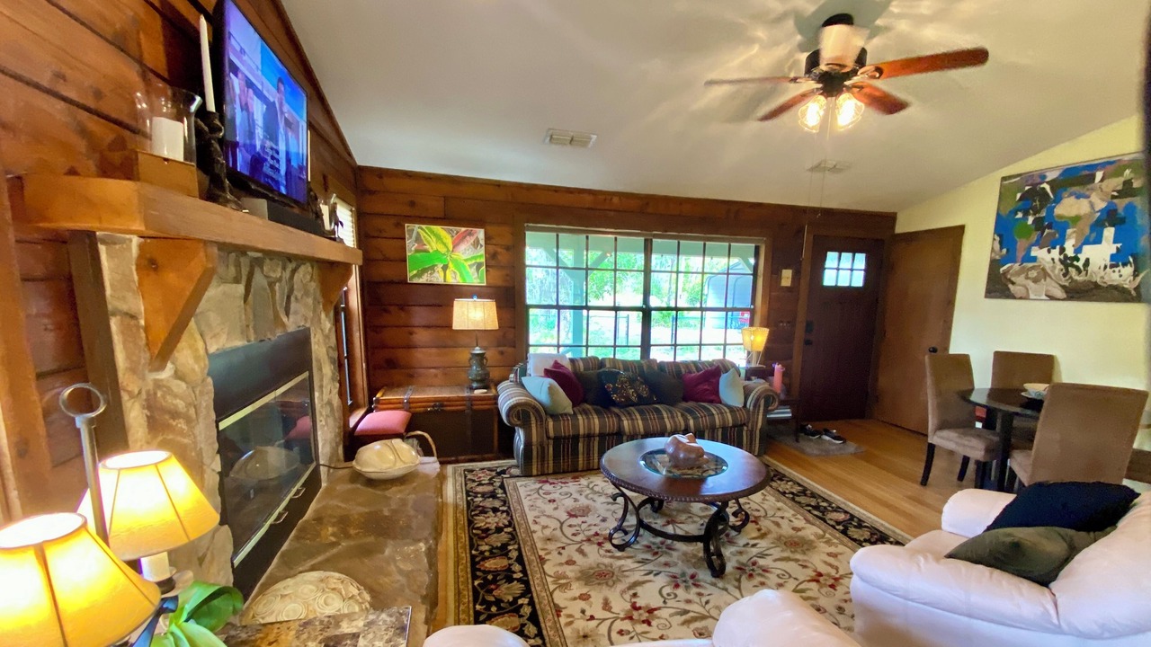 Photo of Livingroom in Boyette