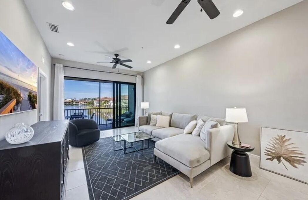 Photo of Livingroom in Naples