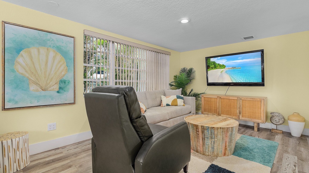 Photo of Livingroom in Yacht Club