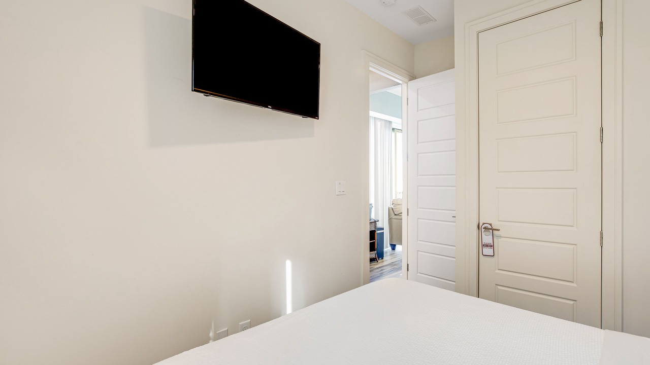 Photo of Bedroom in Doctor's Arm