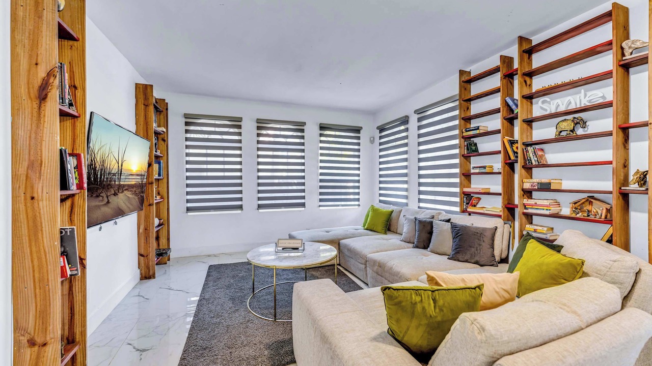 Photo of Livingroom in Northeast Miami