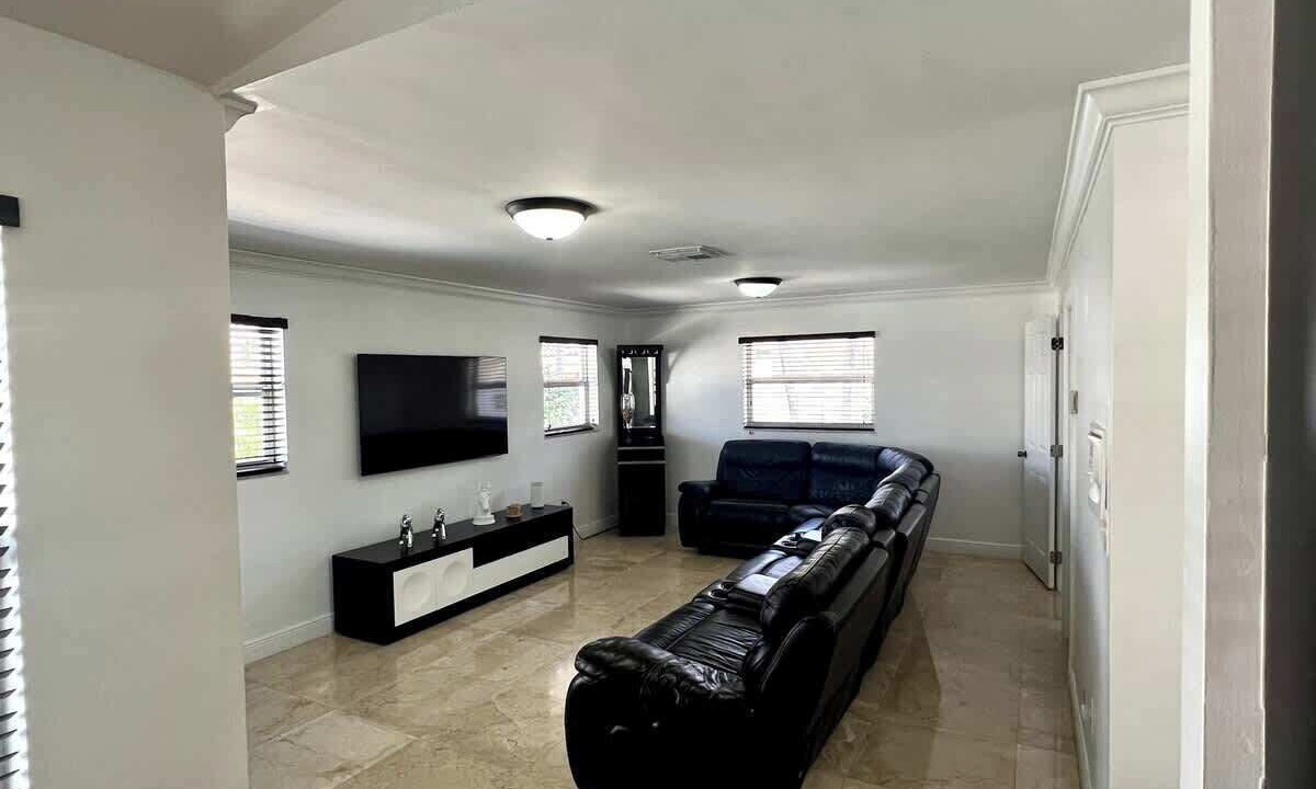 Photo of Livingroom in Tamiami