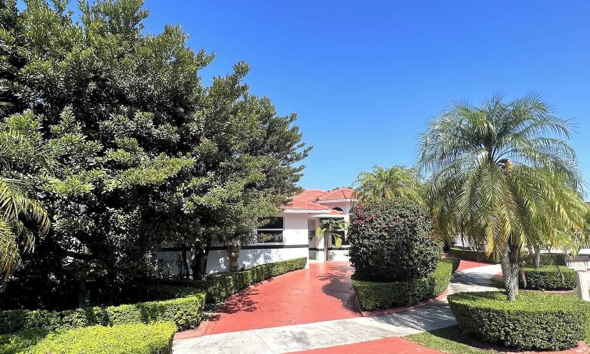 Photo of Outdoor in Tamiami