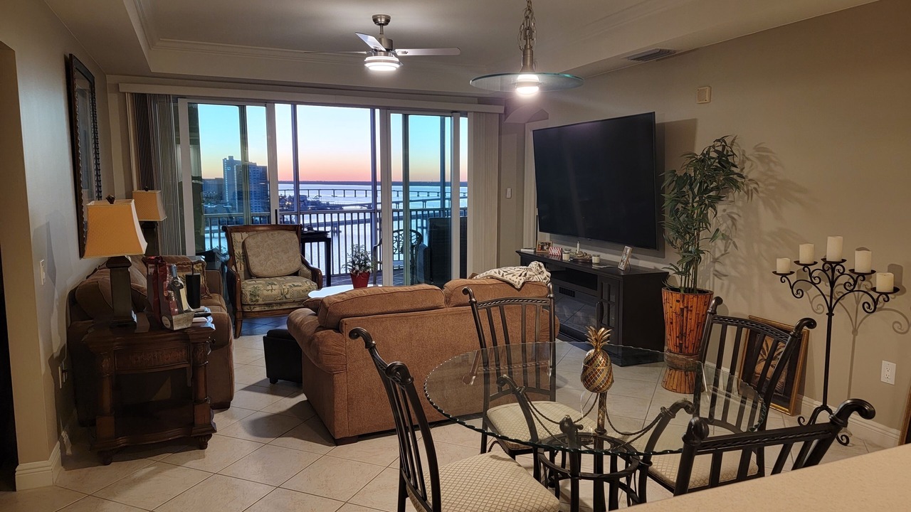 Photo of Livingroom in East 1st Street