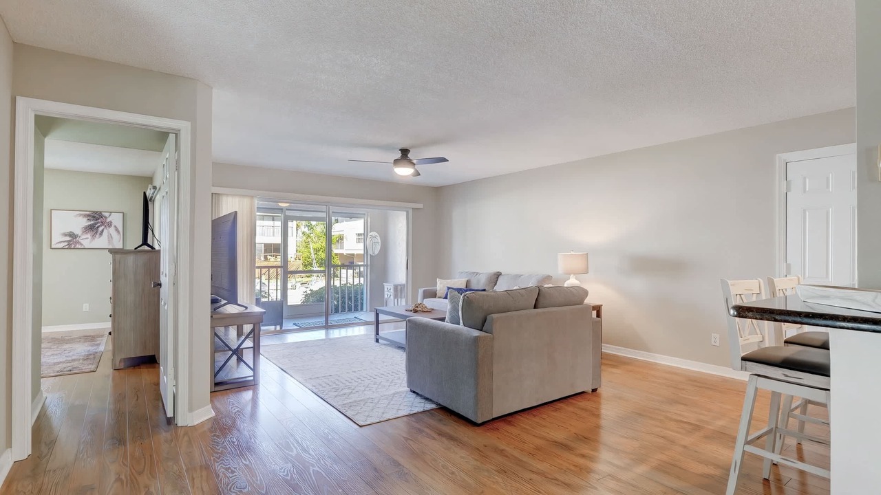 Photo of Livingroom in Royal Harbor