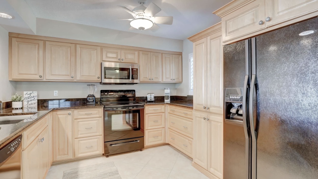 Photo of Kitchen in Royal Harbor