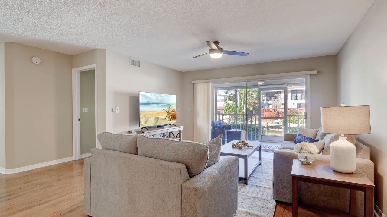 Photo of Livingroom in Royal Harbor