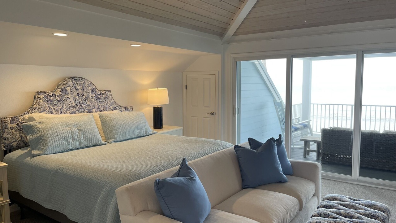 Photo of Bedroom in Golden Beach