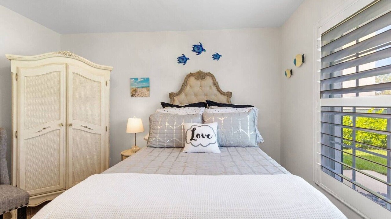 Photo of Bedroom in Naples Park