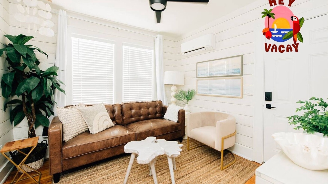Photo of Livingroom in Historic Uptown