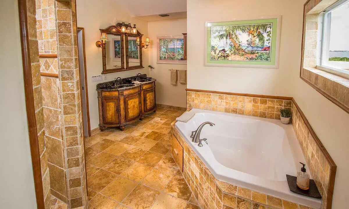 Photo of Bathroom in Summerland Key