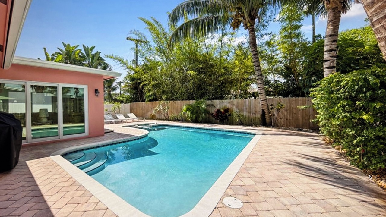 Photo of Outdoor in Tropic Palms