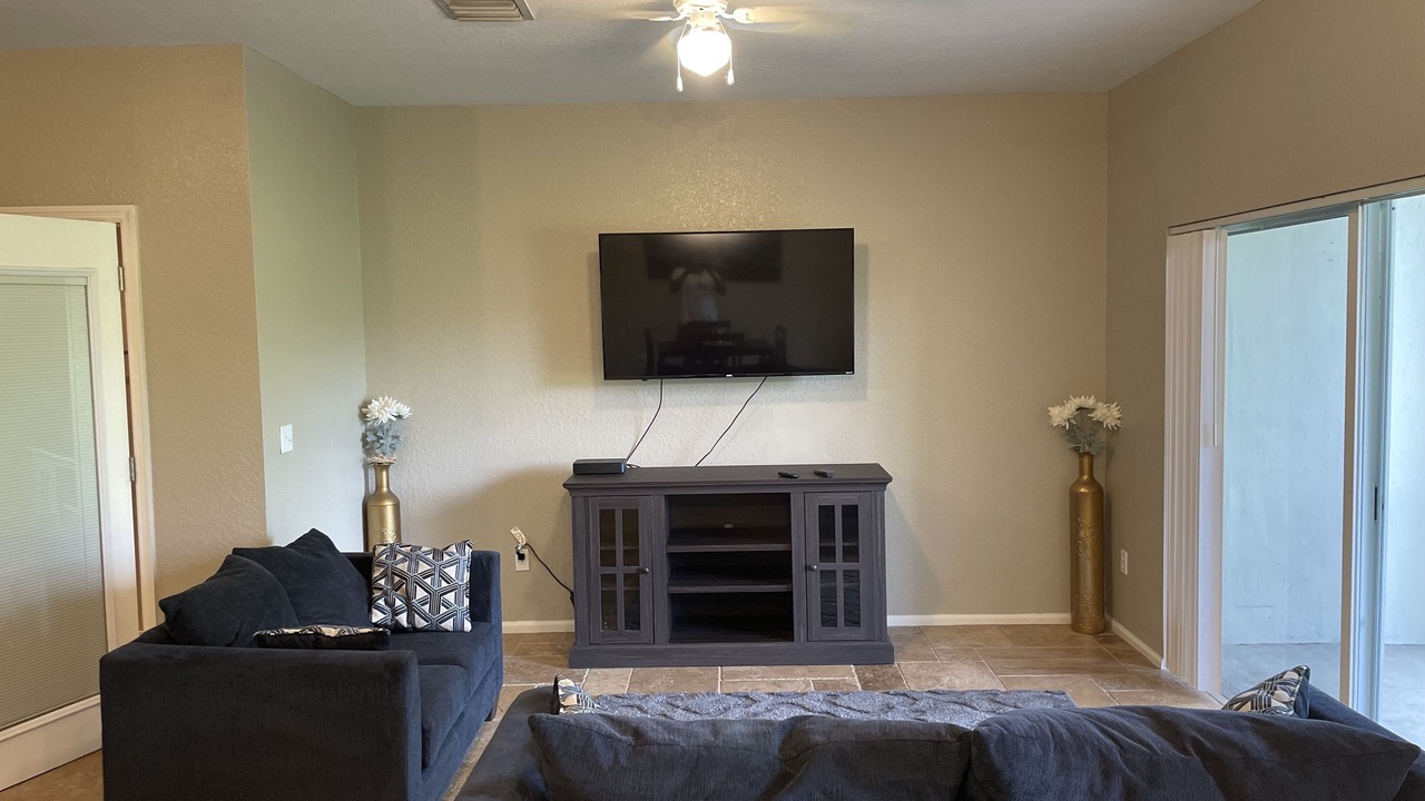 Photo of Livingroom in Lake Worth Corridor