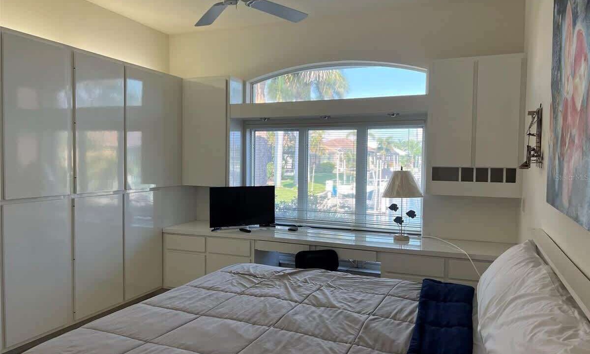 Photo of Bedroom in Burnt Store Isles
