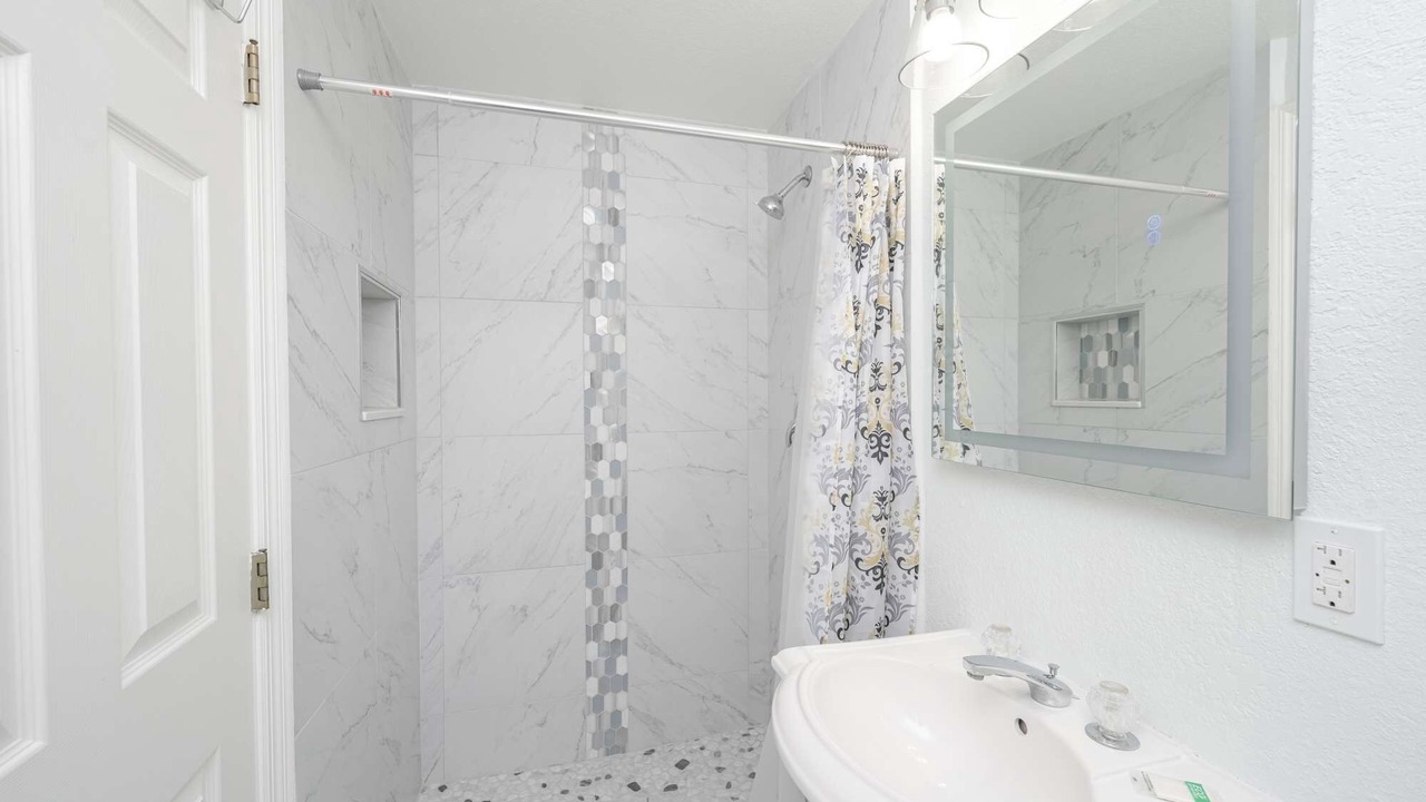Photo of Bathroom in Marathon